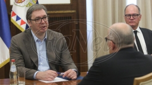 Vučić s Lajčakom i Eskobarom